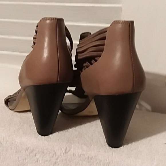 VINCE Camuto Heels - Picture 3 of 8
